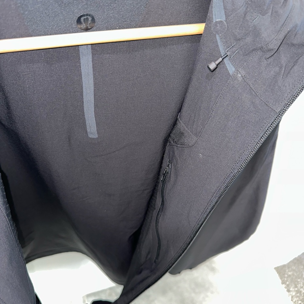 Lululemon Shell Jacket!! - image 4